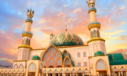 Eksplorasi Keindahan Pulau Seribu Masjid, Yuk Kita Bahas Di Sini