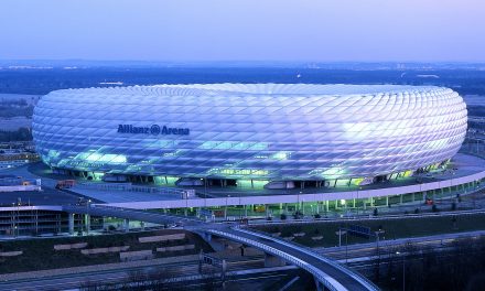 Stadion Allianz Arena Dengan Desain Mewah & Teknologi Canggih